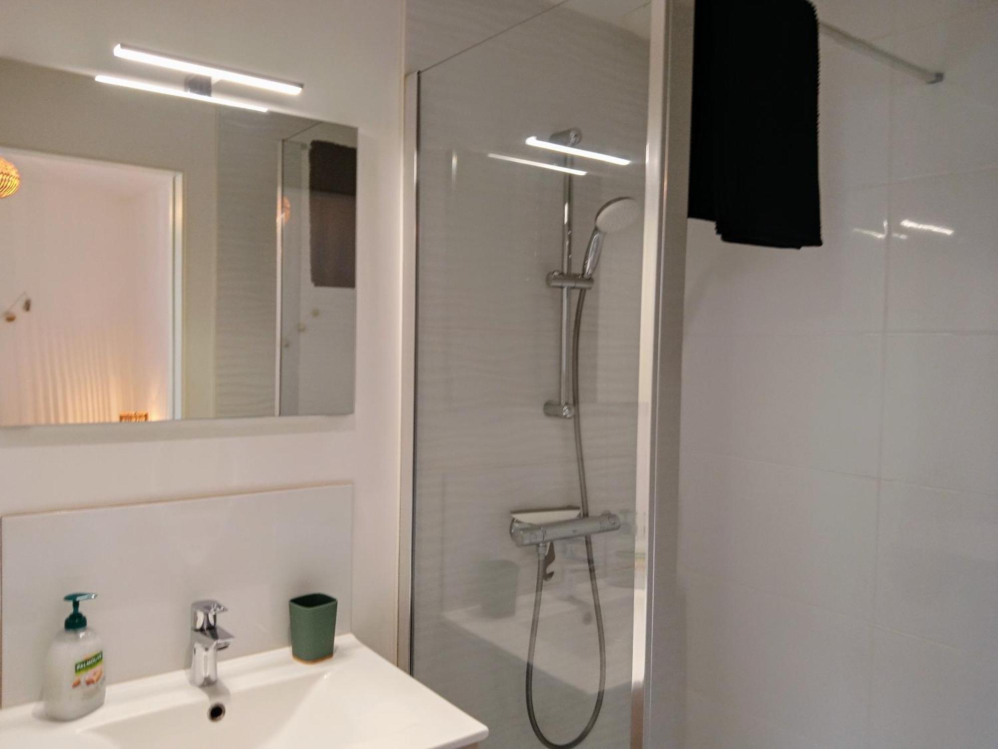 Les Studios De La Gare Linge Cafe The Inclus Wifi Vannes Ngoại thất bức ảnh